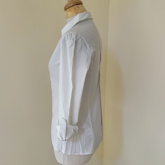 Reiss SZ 6, white with dots long sleeve cotton blend front button shirt. - Picture 4 of 8